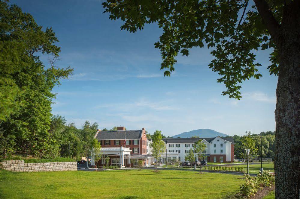 Hampton Inn & Suites Manchester, Vt Exterior foto